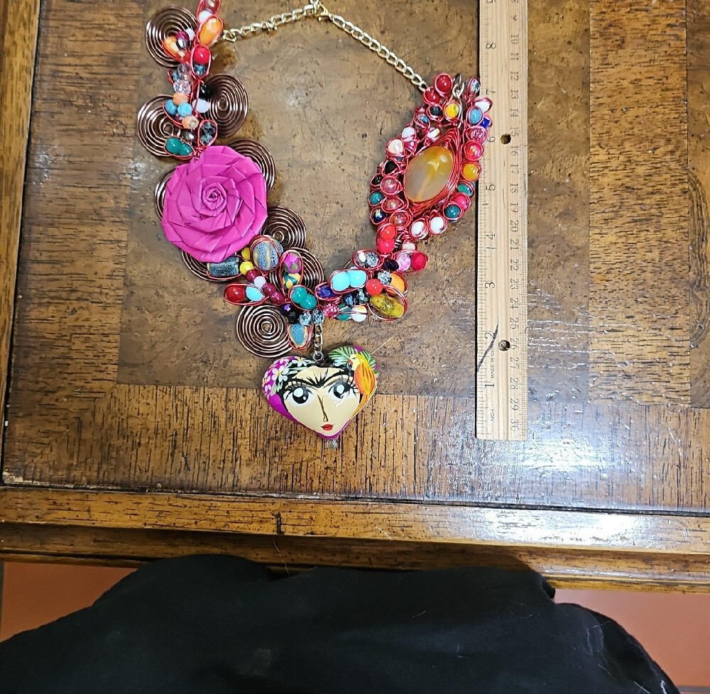 FRIDA Colorful Floral Heart Pendant Statement Necklace - Pink & Multicolor - Picture 6 of 7